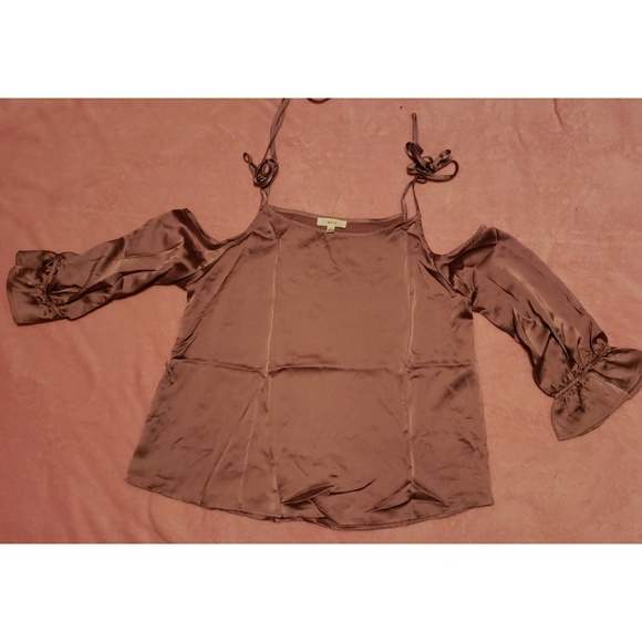 Off/Cold Shoulder Top - Picture 2 of 2